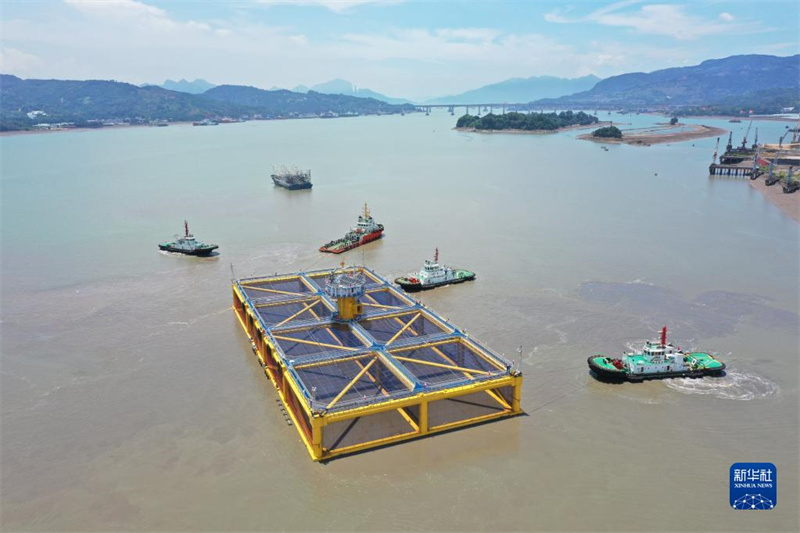 Chinas größte semitauchfähige Tiefsee-Fischfarm nimmt Betrieb auf