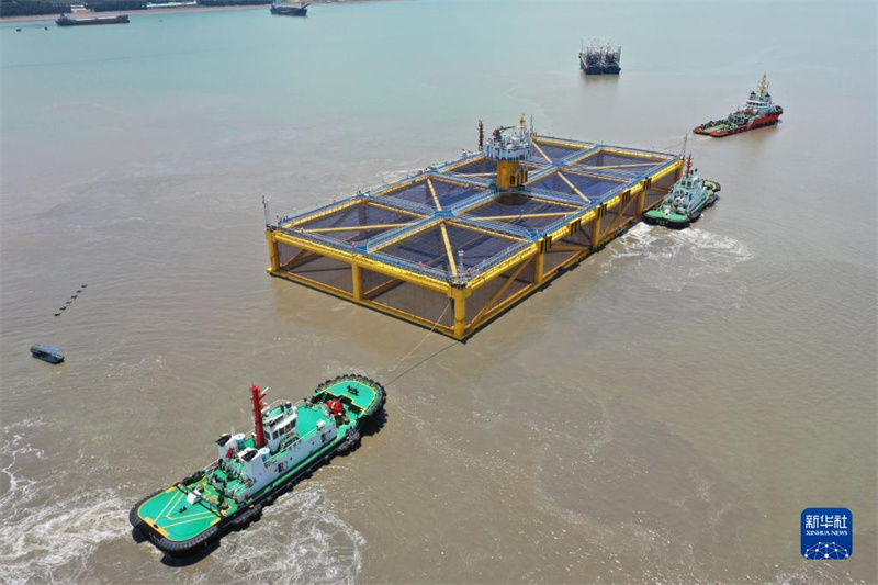 Chinas größte semitauchfähige Tiefsee-Fischfarm nimmt Betrieb auf