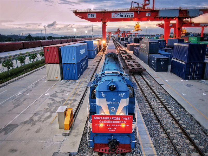 Multimodaler Güterzug zwischen China, Kirgisistan und Usbekistan geht in Betrieb