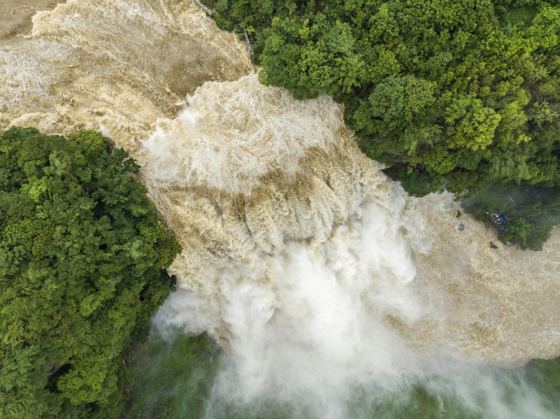Rekordwassermenge am Wasserfall Huangguoshu
