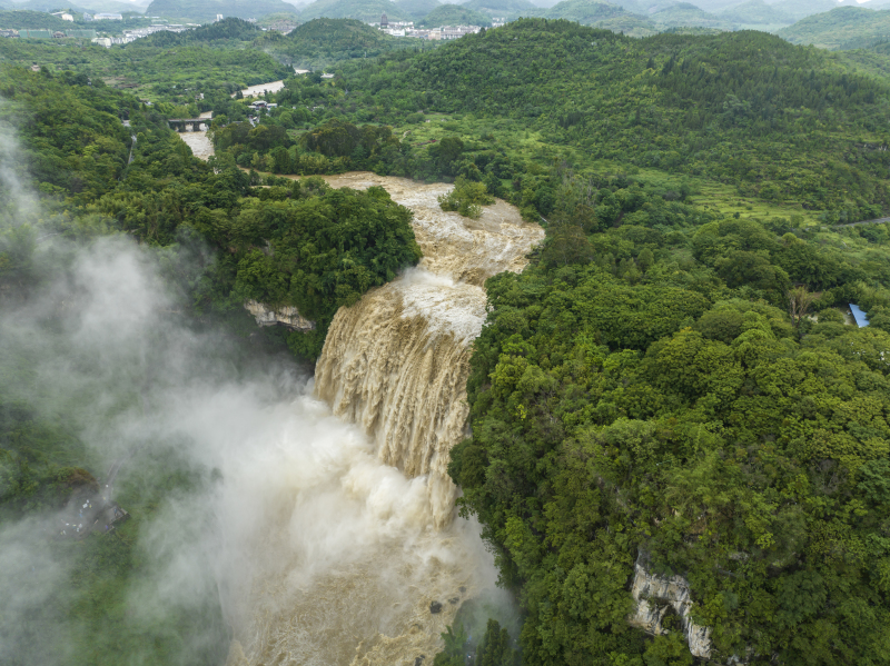Rekordwassermenge am Wasserfall Huangguoshu
