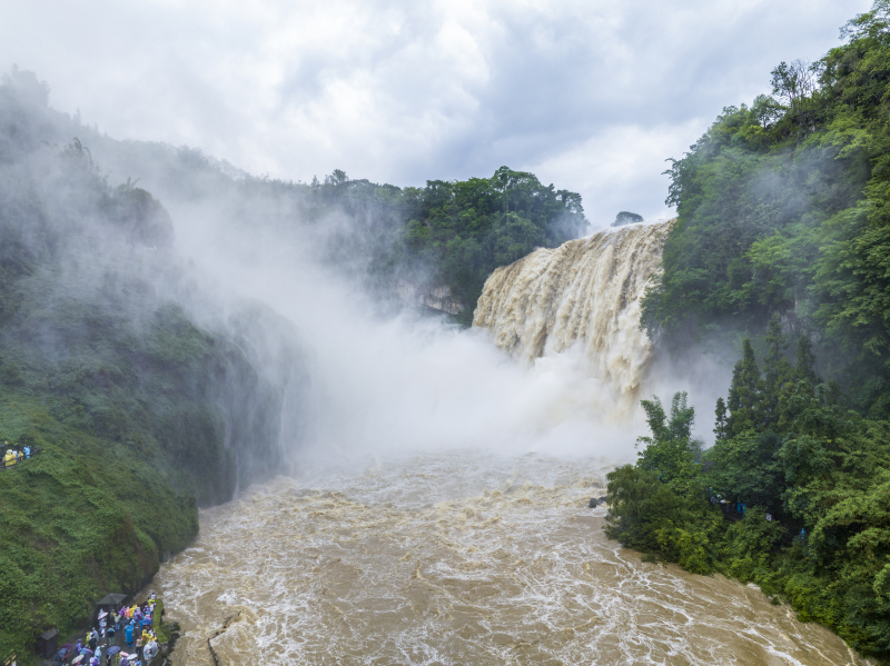 Rekordwassermenge am Wasserfall Huangguoshu