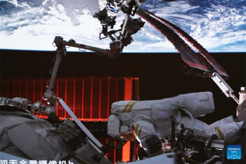 Besatzung der Raumstation Shenzhou-16 absolviert ihren ersten Weltraumspaziergang