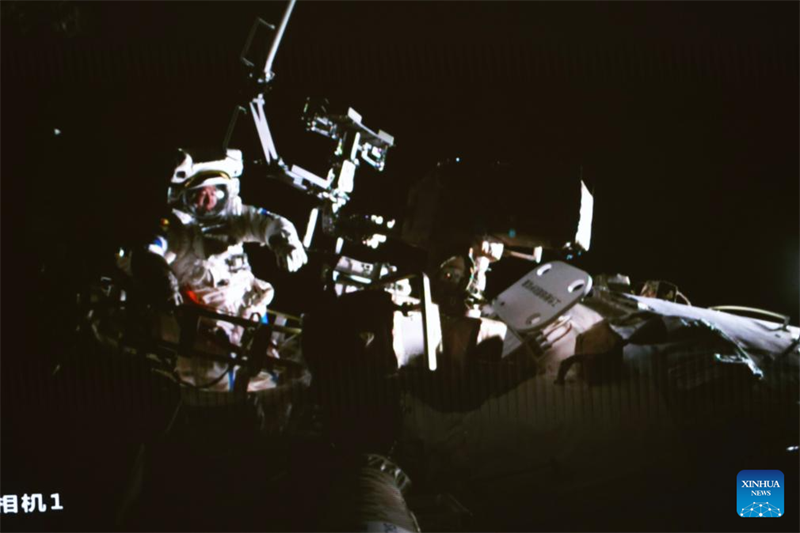 Besatzung der Raumstation Shenzhou-16 absolviert ihren ersten Weltraumspaziergang