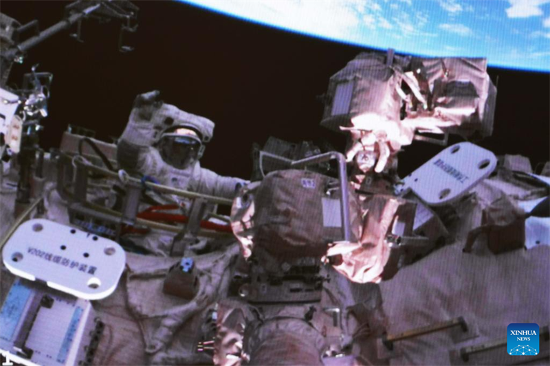 Besatzung der Raumstation Shenzhou-16 absolviert ihren ersten Weltraumspaziergang