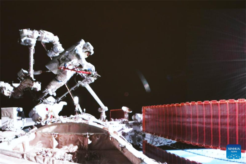 Besatzung der Raumstation Shenzhou-16 absolviert ihren ersten Weltraumspaziergang