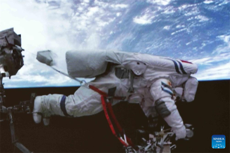 Besatzung der Raumstation Shenzhou-16 absolviert ihren ersten Weltraumspaziergang