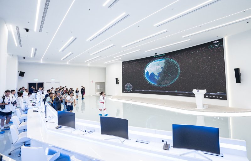 Hongkong eröffnet erste Satelliten-Produktionsstätte