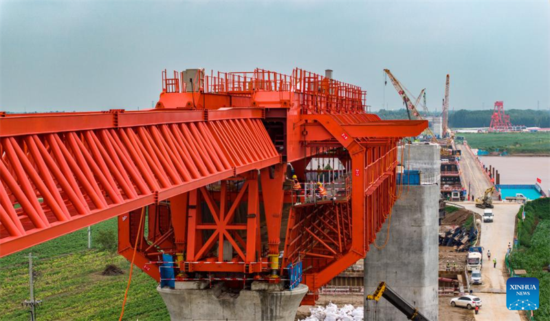 Großbrücke entlang der Hochgeschwindigkeitsstrecke Xiong'an-Shangqiu im Bau