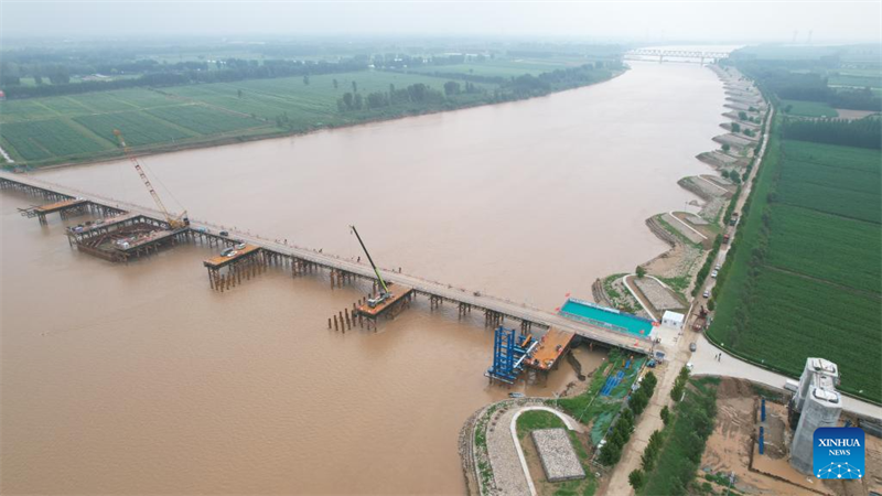 Großbrücke entlang der Hochgeschwindigkeitsstrecke Xiong'an-Shangqiu im Bau