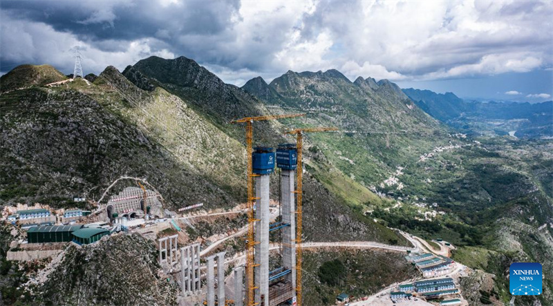 Im Bau befindliche Brücke in Guizhou soll die höchste der Welt werden