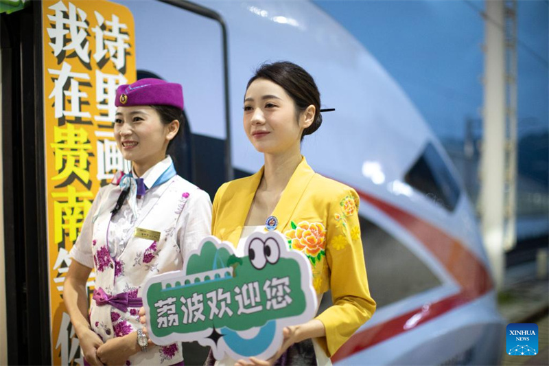 Erste 350 Stundenkilometer schnelle Hochgeschwindigkeitsstrecke im bergigen Guizhou eröffnet