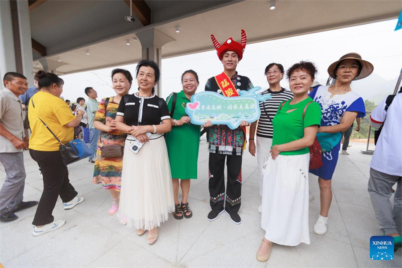 Erste 350 Stundenkilometer schnelle Hochgeschwindigkeitsstrecke im bergigen Guizhou eröffnet