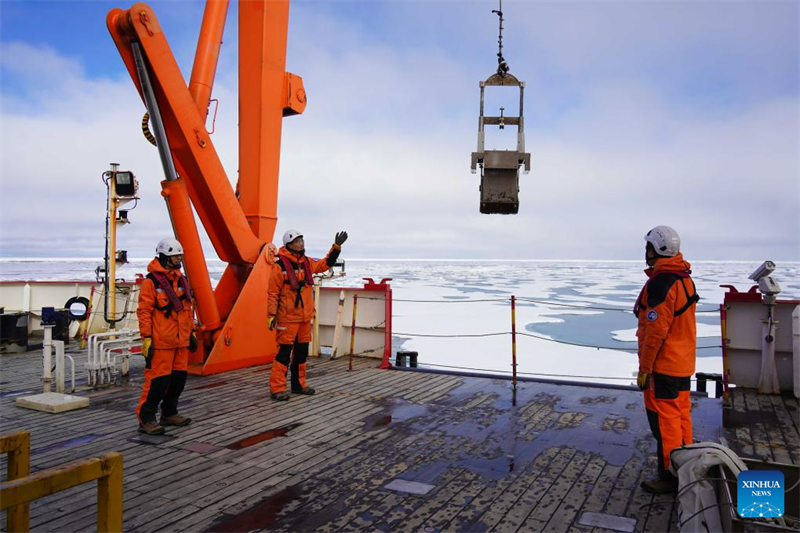 Forschungsteam erfüllt wichtigste Aufgaben in der ersten Phase von Chinas 13. Expedition im Arktischen Ozean