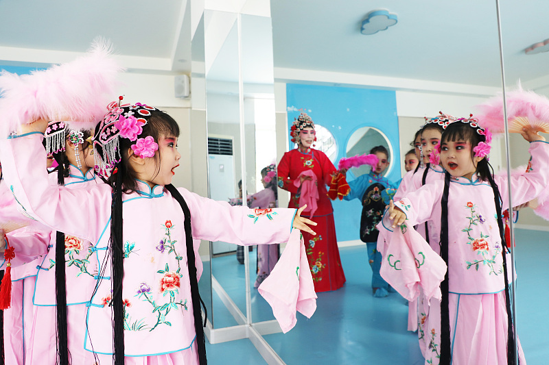 Tangshan: Kinder erleben Charme von Pingju-Oper