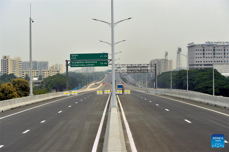 Von China gebaute Hochschnellstraße in Dhaka für den Verkehr freigegeben