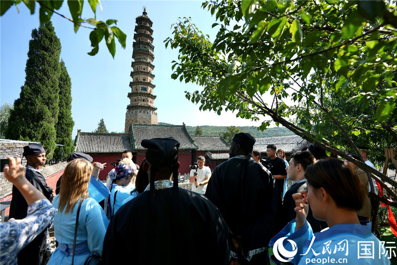 Die Teilnehmer des Wettbewerbs „My Story of Chinese Hanzi 2023“ traten in der Haihui-Akademie in Jincheng in der Provinz Shanxi an