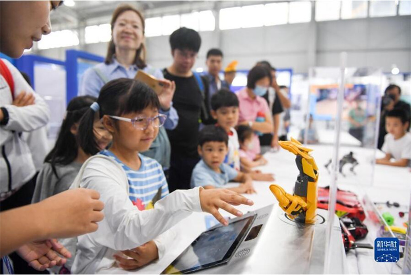Beijing: Kinder erleben Freude an der Technik