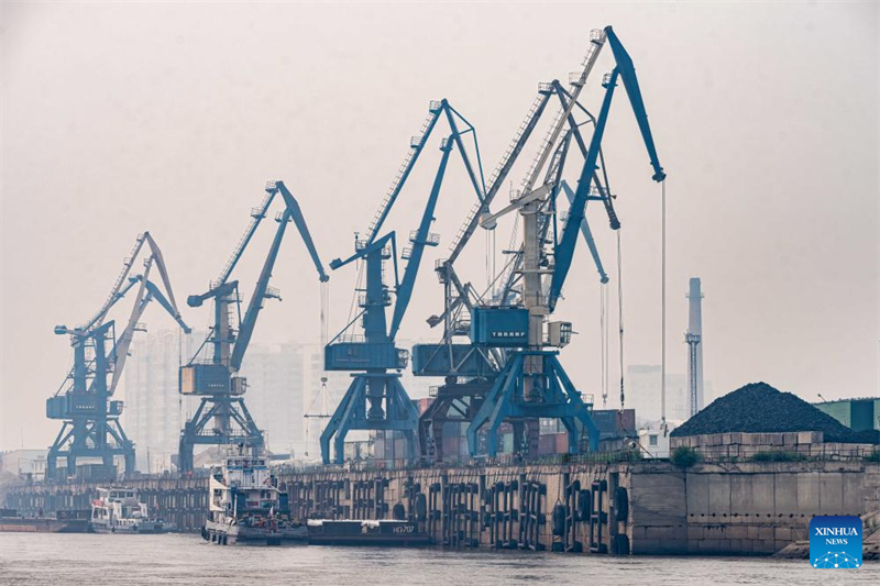 Grenzüberschreitende Autobahnbrücke fördert die Entwicklung der chinesisch-russischen Beziehungen