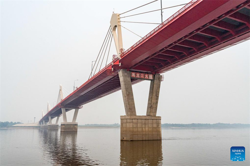 Grenzüberschreitende Autobahnbrücke fördert die Entwicklung der chinesisch-russischen Beziehungen
