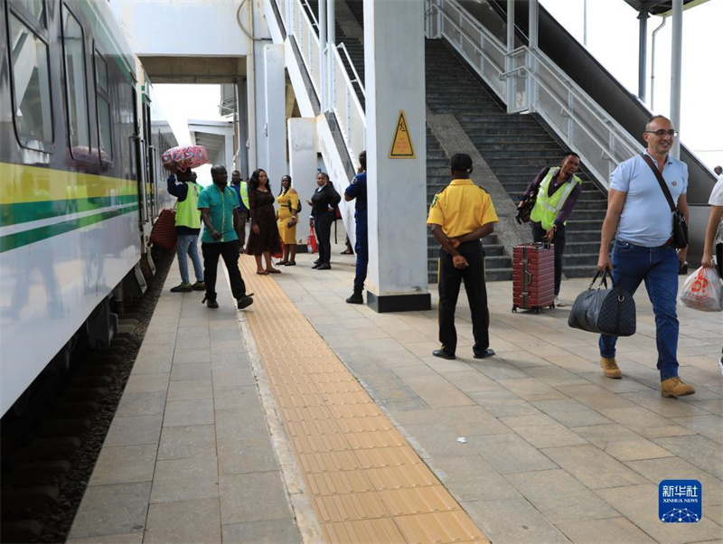 Bahnstrecke Abuja-Kaduna: erste Bahn mit chinesischem Standard in Afrika