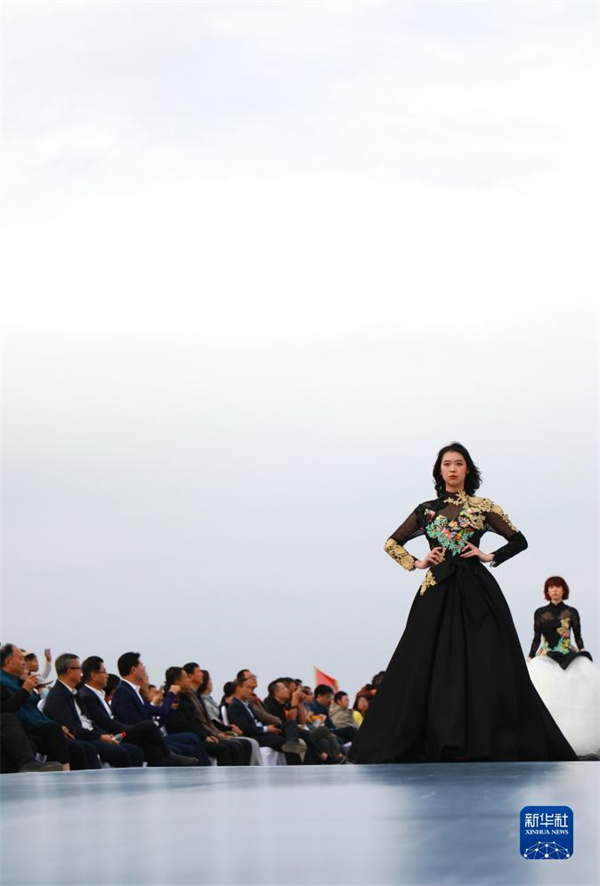 Internationale Modewoche Dunhuang 2023 eröffnet