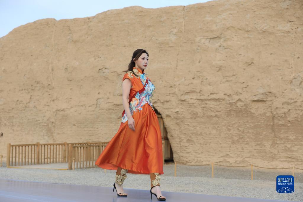 Internationale Modewoche Dunhuang 2023 eröffnet