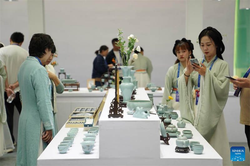 Internationale Keramikmesse in Chinas „Porzellanhauptstadt“ eröffnet