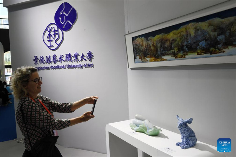 Internationale Keramikmesse in Chinas „Porzellanhauptstadt“ eröffnet