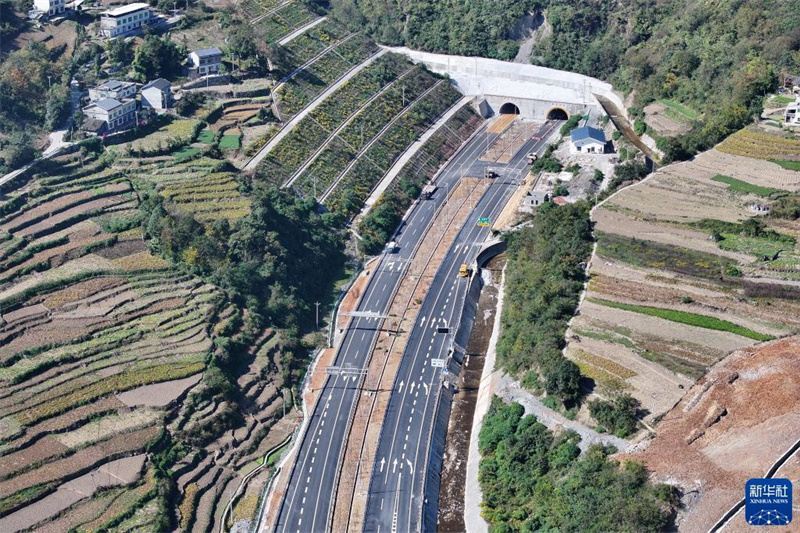 Neue Schnellautobahn verbindet Nord- und Südwesten Chinas