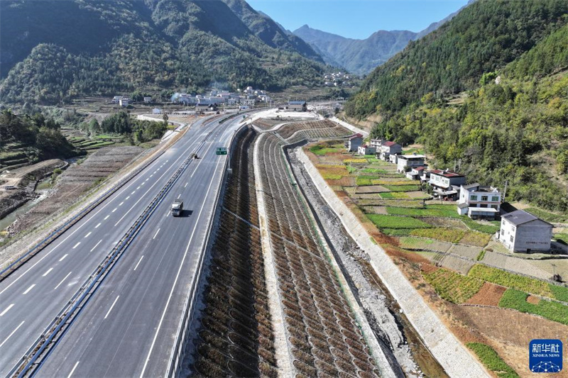 Neue Schnellautobahn verbindet Nord- und Südwesten Chinas