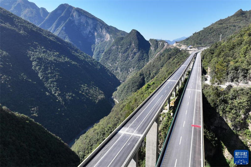 Neue Schnellautobahn verbindet Nord- und Südwesten Chinas