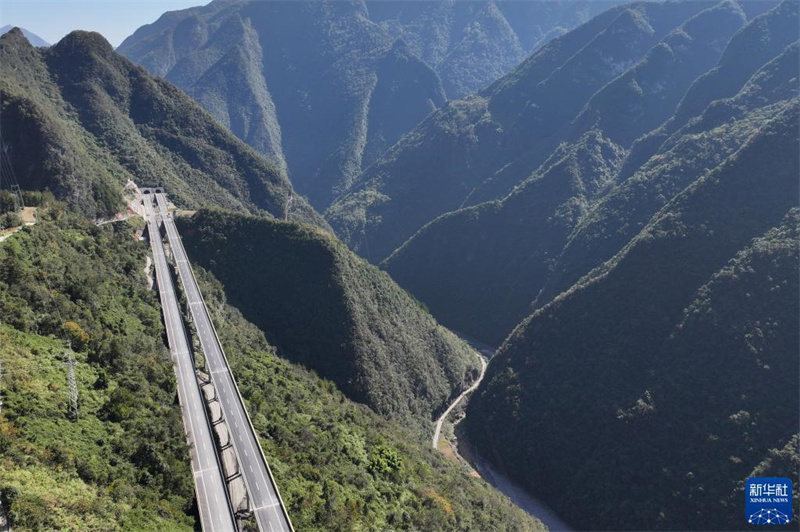 Neue Schnellautobahn verbindet Nord- und Südwesten Chinas
