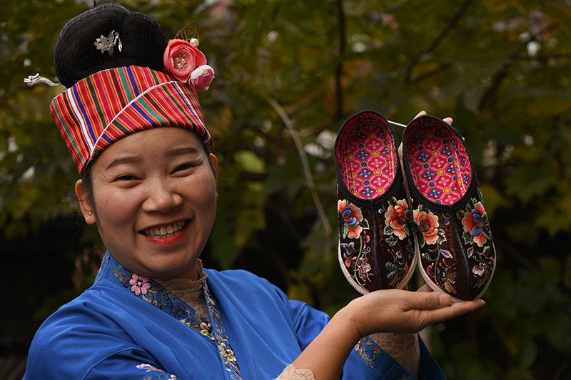 Wiederbelebung von Miao-Stickerei in Guizhou