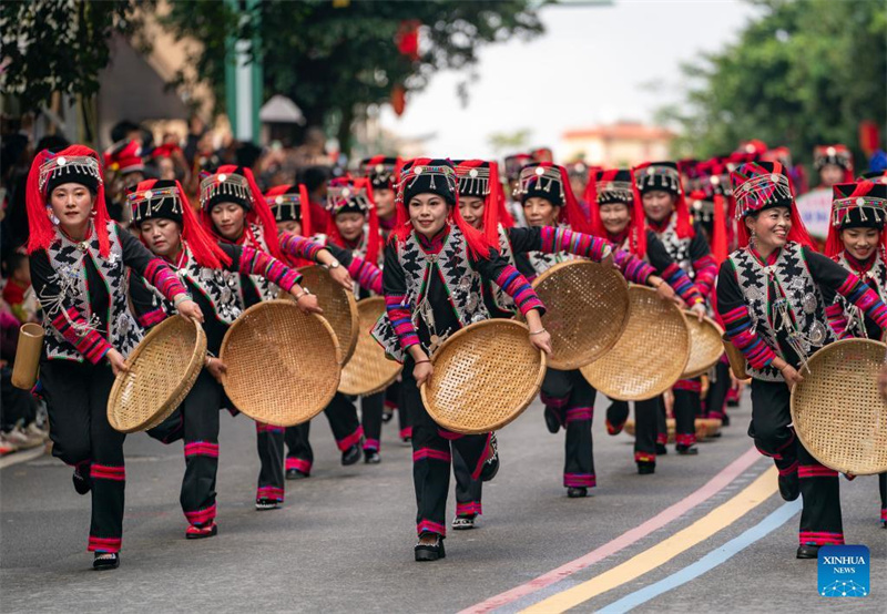 Langes Straßenbankett während des Kulturtourismusfestivals in Südwestchina