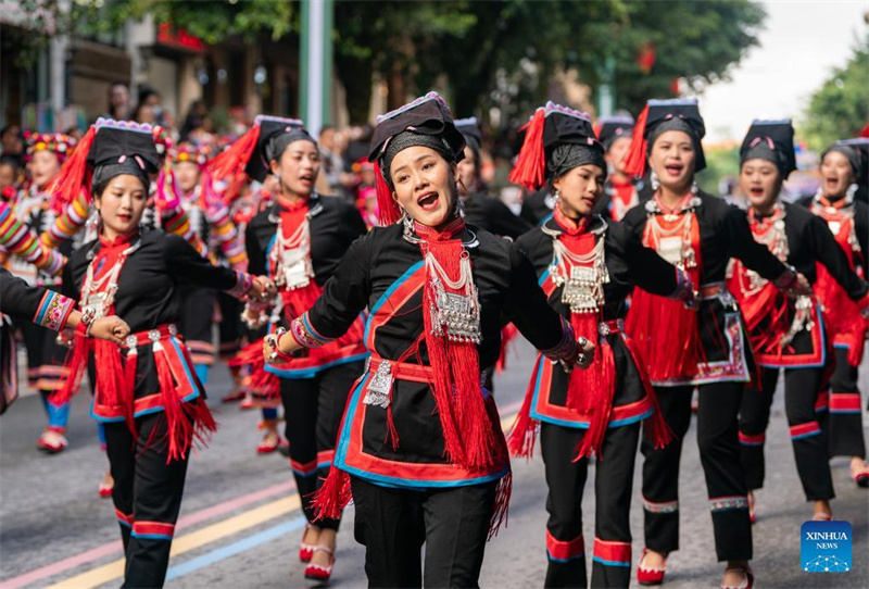 Langes Straßenbankett während des Kulturtourismusfestivals in Südwestchina