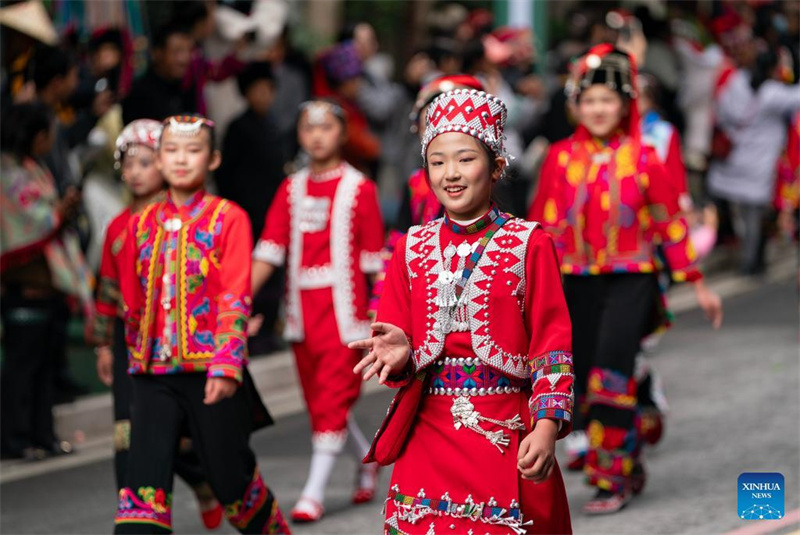 Langes Straßenbankett während des Kulturtourismusfestivals in Südwestchina