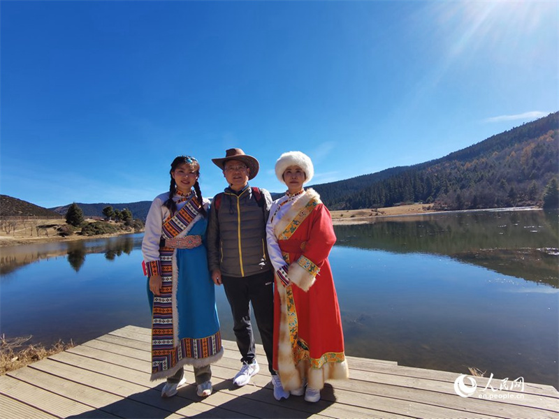 Malerische Landschaft zum Winteranfang im Shangri-La-Nationalpark im südwestchinesischen Yunnan