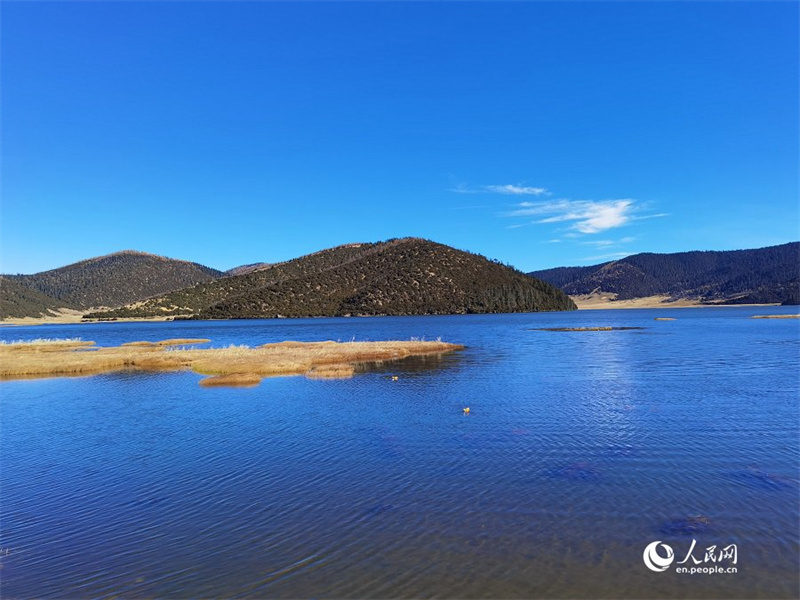 Malerische Landschaft zum Winteranfang im Shangri-La-Nationalpark im südwestchinesischen Yunnan