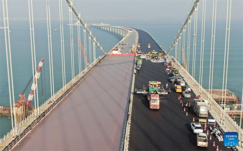 Fertigstellung von Chinas neuer Autobahn über das Meer rückt näher