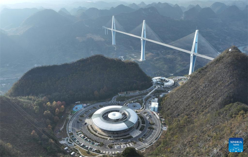 Brücken fördern das Wirtschaftswachstum und den Tourismus im südwestchinesischen Guizhou