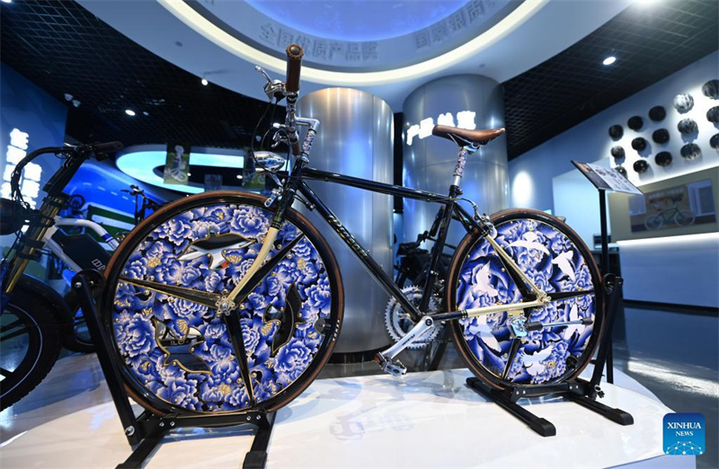 Traditionsreiche chinesische Fahrradmarke führt Elektromodelle ein