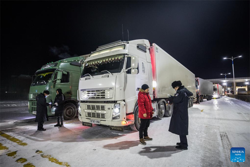 Größter Landhafen an der chinesisch-mongolischen Grenze testet 24-Stunden-Frachtabfertigung
