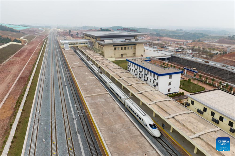 Dongxing in Südchina an der Grenze zu Vietnam an das Schienennetz angeschlossen