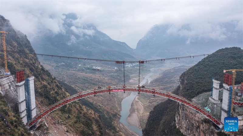Baufortschritte bei der Wumengshan-Brücke auf dem Nayong-Qinglong Expressway