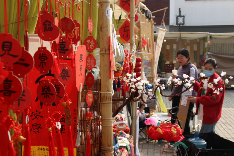 Chinas Frühlingsfestmärkte präsentieren neue Trends
