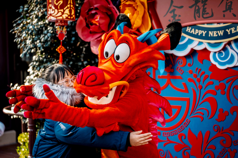 Shanghai: Glücksdrache Mushu erscheint im Disneyland