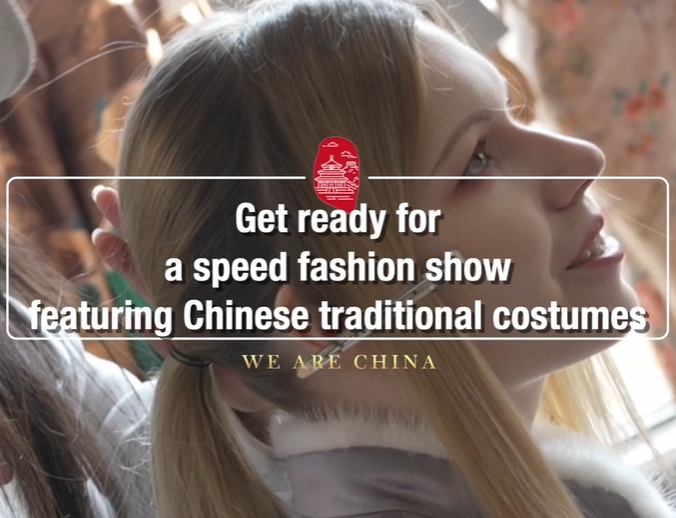 Machen Sie sich bereit für eine Speed-Modenschau mit traditioneller chinesischer Kleidung