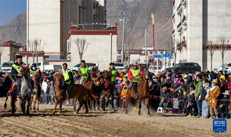 Pferderenn-Wettbewerb in Xizang