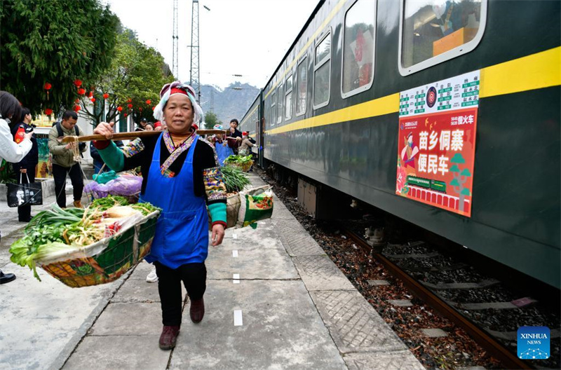 „Dorfgala“ in einem Zug auf der Shanghai-Kunming-Eisenbahn